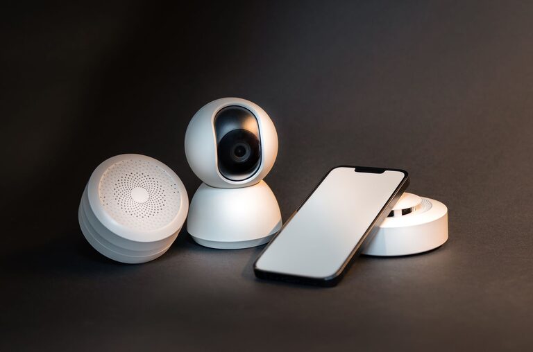 Claves para usar dispositivos inteligentes en el hogar de forma segura
